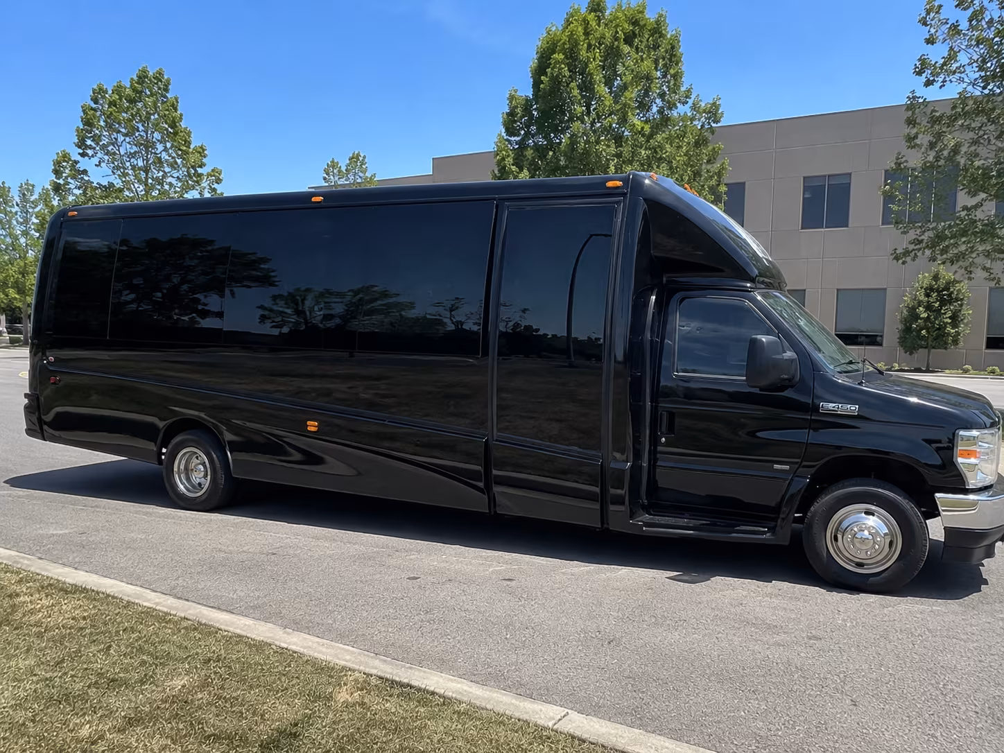 Grapevine Winery Tour & Pub Crawl Transportation